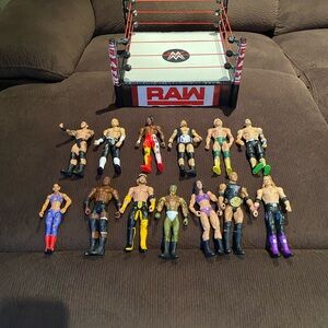 Mattel WWE/WWF RAW Smackdown Wrestling Ring & 13 Wrestlers